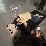 촬영 강행군 중 포착된 주차장에 누워 '<b>숙면</b>'...소탈한 반전 매력