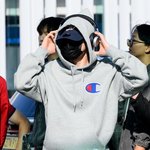 [사진]제로베이스원 <b>김지웅</b>,'출국길 음악과 함께'