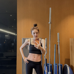 출산 7개월 차 엄마 맞아? 선명한 복근 ‘깜짝’[<b>SNS</b>는 지금]