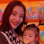 [모두드루와] "<b>멋쟁이</b> 엄마" 손담비, '이규혁 붕어빵' 딸과...