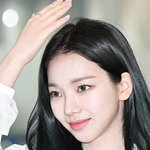 카리나 벌써 27살임..
