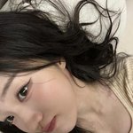 “눈빛을 따라 흐르는 밤”…강나언, 깊어진 오후→가을 감성 가득