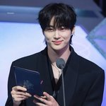 덮머에 올블랙 <b>수트</b> 착장 청순 문짝남