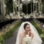 '극비 결혼식 사진 한 장'으로 <b>파급력</b> 폭발...전지현·김연아급...