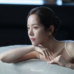 한지민, ‘<b>AI</b>급 비주얼’로 시선 강탈!..... “이러니 안 반해...