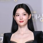 확 달라진 김유정, 10년 준비한 '19금 변신'…계산된 행보 빛났다...