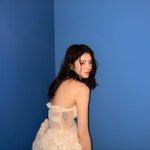 한소희, 선명한 허리 타투..순백의 시스루로 청순하면서 섹시하게