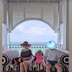 '금융맨' 공현주, 쌍둥이 <b>남매</b>와 한국 떠났다..가족 사진 공개