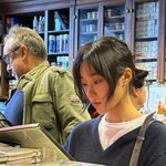 [드루와] “방앗간을 발견한 참새”…노윤서, 여행의 설렘→책 사이에서...