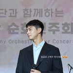 각 잡고 <b>경례</b>하는 모습 보니 군인 다 됐네