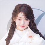 찐 걸어다니는 인형 같았던 양갈래 여돌