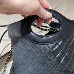 [조언부탁해] 습기제거제 <b>누수</b>로 샤넬가방 포함 천만원대 손해가 발생했습니다