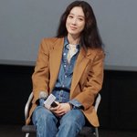 [드루와] <b>정려원</b> 청청 패션 완벽 소화…팬 보고 활짝