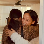 [댓글부탁해] 문소리, 이효리와 각별했네…요가원 찾아 <b>포옹</b> "나마스테"