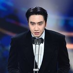 [포토] 이광수 '<b>스크린</b>에 잡힌 이선빈 모습에 당황'