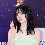 [드루와] <b>파격적</b>인 부츠+힙한 스타일링…이재인, 레드카펫서 강렬...