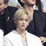 프랑스 인형이 앉아 있는 줄 알았던 남돌