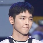 태용이는 <b>미남</b>인데 귀엽기까지해