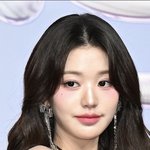 장원영 <b>그새</b> 얼굴 바뀐거 같음