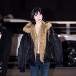 크러쉬 레드벨벳 조이, ‘초미녀 <b>병아리</b> 등장’ (인천공항 출국)...