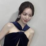 ‘청룡 여신’ 한지민, 파격 드레스에도 우아함 살렸네 [<b>SNS</b>]