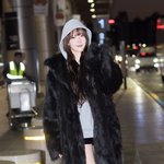 <b>예린</b>, ‘화려한 블랙 퍼 코트로 연예인 포스 뽐내며’ (김포공항...
