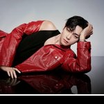 인스타에 “김티르” 한 줄…<b>뷔</b>, 블랙·레드로 완성한 ‘화보천재’