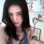 한소희, 몸에 타투 한가득이네…진짜일까 스티커일까