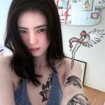 한소희, 2천만원 들여 지운 타투 또 부활…상반신에만 3개→치골에...