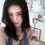 한소희, 타투가 몇 개?…파격 셀카 공개