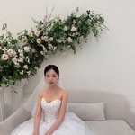 윤채경, 화보급 웨딩드레스 비주얼… 티아라까지 <b>완벽</b>