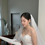 ‘이용대와 열애설’ 윤채경, 웨딩드레스 입었다‥<b>베일</b> 쓴 신부