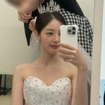 웨딩드레스 입고…윤채경, 이용대와 열애설 이후 근황?