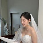 '이용대와 열애설' 윤채경, 웨딩드레스 자태 공개