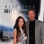 [군대] <b>여자</b>랑 껴안고 있는