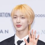 [현장포토] "손인사에 심쿵"...<b>토모야</b>, 금발의 왕자님