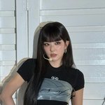 슬기, '잘록' <b>허리라인</b> 드러난 파격 무대의상…골반 <b>라인</b>까지 완벽