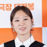 [현장포토] "미소에 꿀 묻었네"...공효진, 수줍은 <b>새댁</b>