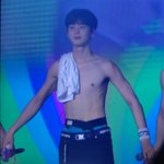 자기 몸에 딱 맞게 <b>벌크</b>업한 남돌의 피지컬 변화