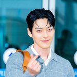 [모두드루와] [사진]김우빈,'예비 신부 신민아에게 보내는 하트'