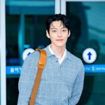 [사진]김우빈,'예비 <b>신랑</b>의 출국길'