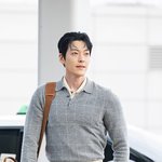 [현장포토] "나왔다, 니트<b>우빈</b>"…김우빈, 태평양 어깨