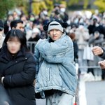 조이 크러쉬, <b>음악방송</b> 출근길 패션은 '청청'