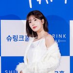 [모두드루와] [현장포토] "가디건이 스르륵"...권은비, 한겨울의 <b>청순</b>섹시