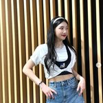  크러쉬와 열애 인정 후 첫 <b>SNS</b>…하트에 러블리 매력까지 [N샷]