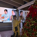 나이 믿기지 않는 상큼함 어쩔거야…크리스마스 트리 앞 <b>종이인형</b> 미모