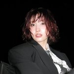 <b>트와이스</b> 모모, 셔츠 단정히 잠갔는데 더 섹시해…젖은 단발+수트핏에...