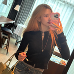 크러쉬 또 반하겠네..레드<b>벨벳</b> 조이 바디라인 뽐낸 가디건 패션