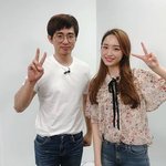 '나미춘' 윤태진 아나운서, <b>케인</b>과 다정하게 '브이