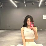 레드<b>벨벳</b> 조이, 볼륨감에 복근까지.. 크러쉬 반할만